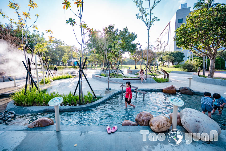 桃園中壢景點〡光明公園〡森林樹屋遊戲場, 探索冒險與挑戰, 暢玩四大主題樂園, 夏天消暑氣專區, 大朋友專屬跑酷場地