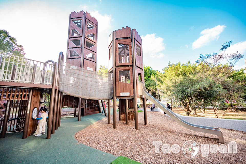 桃園中壢景點〡光明公園〡森林樹屋遊戲場, 探索冒險與挑戰, 暢玩四大主題樂園, 夏天消暑氣專區, 大朋友專屬跑酷場地