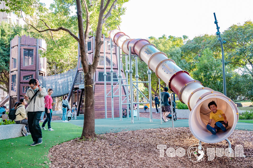 桃園中壢景點〡光明公園〡森林樹屋遊戲場, 探索冒險與挑戰, 暢玩四大主題樂園, 夏天消暑氣專區, 大朋友專屬跑酷場地