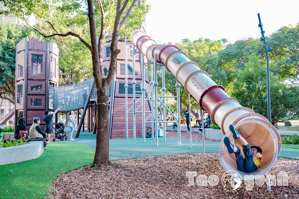 桃園中壢景點〡光明公園〡森林樹屋遊戲場, 探索冒險與挑戰, 暢玩四大主題樂園, 夏天消暑氣專區, 大朋友專屬跑酷場地