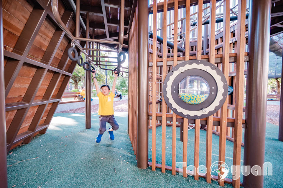 桃園中壢景點〡光明公園〡森林樹屋遊戲場, 探索冒險與挑戰, 暢玩四大主題樂園, 夏天消暑氣專區, 大朋友專屬跑酷場地