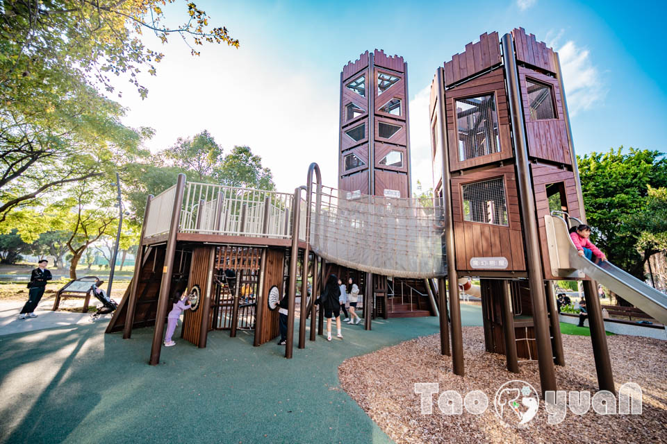 桃園中壢景點〡光明公園〡森林樹屋遊戲場, 探索冒險與挑戰, 暢玩四大主題樂園, 夏天消暑氣專區, 大朋友專屬跑酷場地