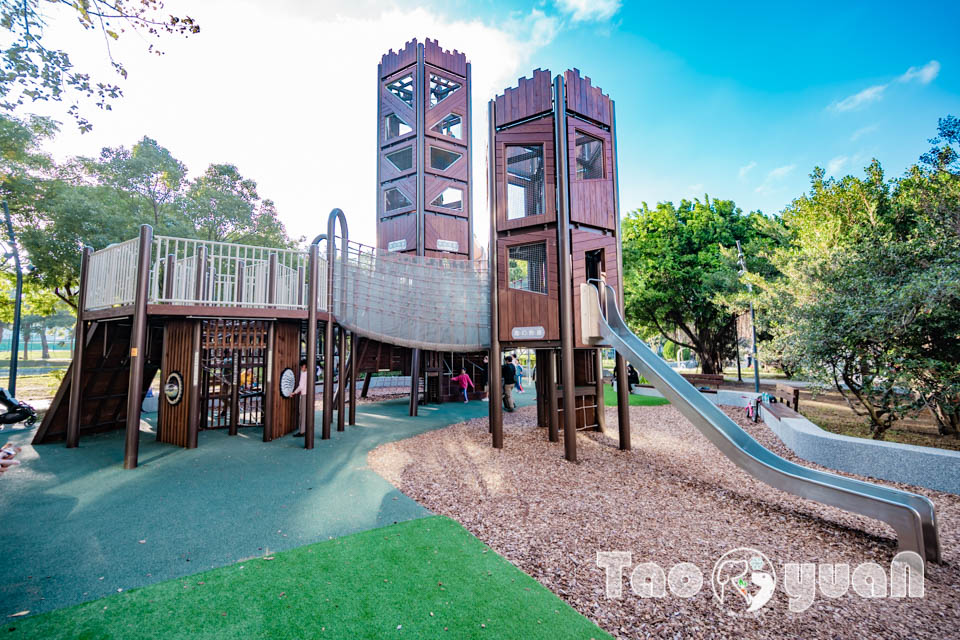 桃園中壢景點〡光明公園〡森林樹屋遊戲場, 探索冒險與挑戰, 暢玩四大主題樂園, 夏天消暑氣專區, 大朋友專屬跑酷場地