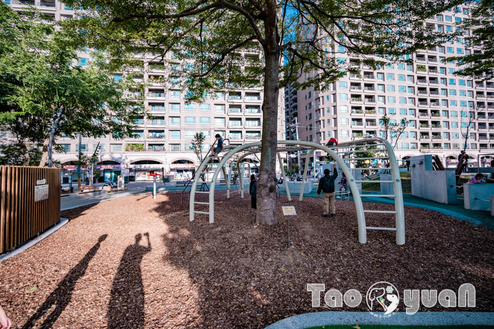 桃園中壢景點〡光明公園〡森林樹屋遊戲場, 探索冒險與挑戰, 暢玩四大主題樂園, 夏天消暑氣專區, 大朋友專屬跑酷場地