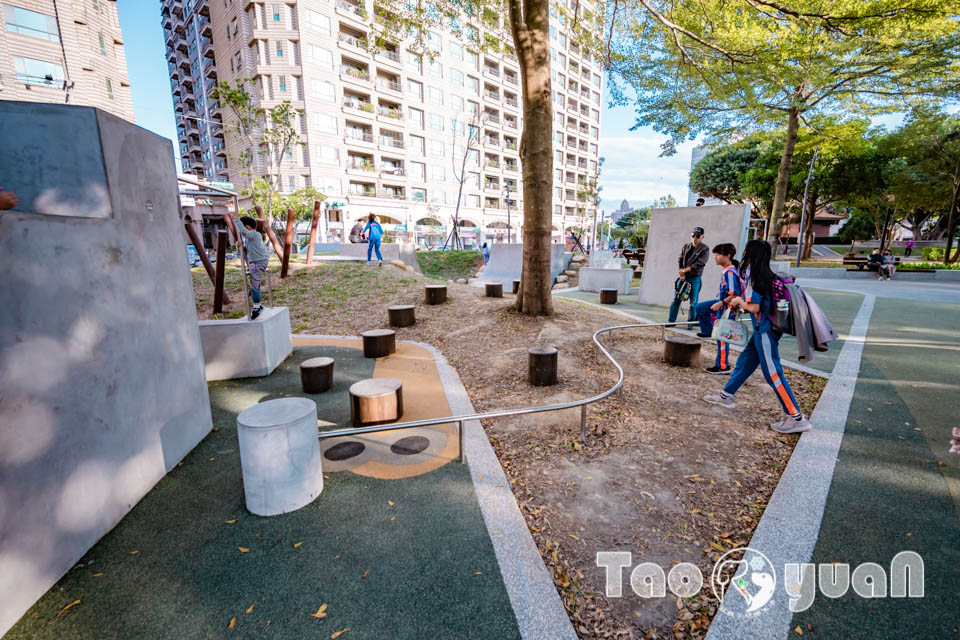 桃園中壢景點〡光明公園〡森林樹屋遊戲場, 探索冒險與挑戰, 暢玩四大主題樂園, 夏天消暑氣專區, 大朋友專屬跑酷場地