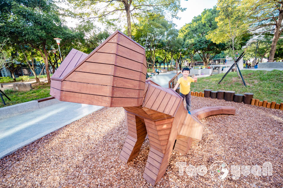 桃園中壢景點〡光明公園〡森林樹屋遊戲場, 探索冒險與挑戰, 暢玩四大主題樂園, 夏天消暑氣專區, 大朋友專屬跑酷場地