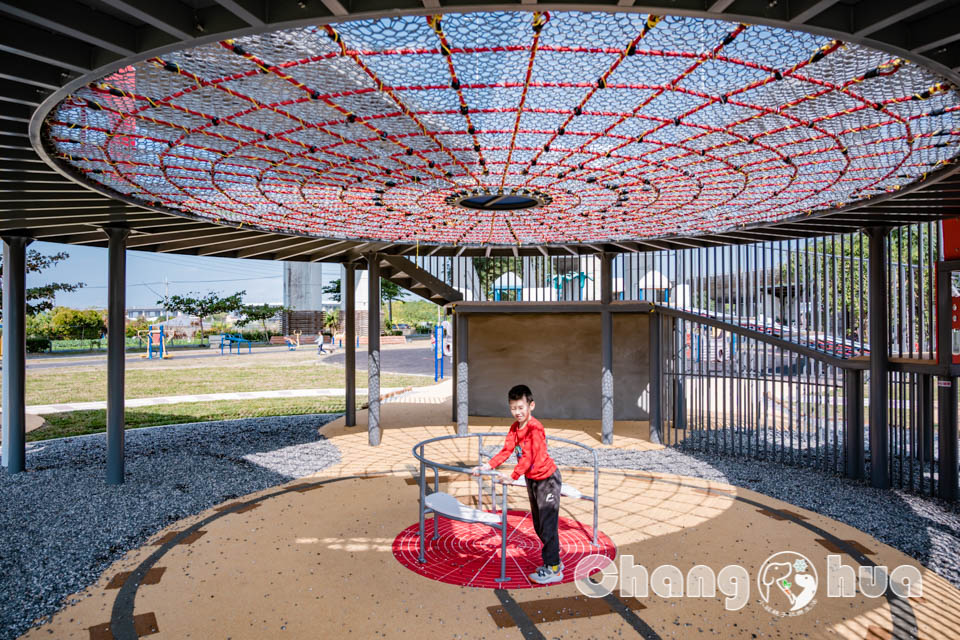 彰化市區景點〡彰化景觀公園〡扇形車庫遊戲場, 湯瑪士小火車的提茅斯機房, 兒童追風滑索, 環湖步道觀察烏龜, 親子特色遊戲場