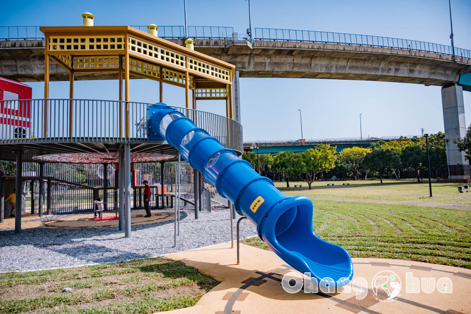 彰化市區景點〡彰化景觀公園〡扇形車庫遊戲場, 湯瑪士小火車的提茅斯機房, 兒童追風滑索, 環湖步道觀察烏龜, 親子特色遊戲場