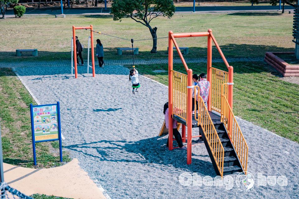 彰化市區景點〡彰化景觀公園〡扇形車庫遊戲場, 湯瑪士小火車的提茅斯機房, 兒童追風滑索, 環湖步道觀察烏龜, 親子特色遊戲場