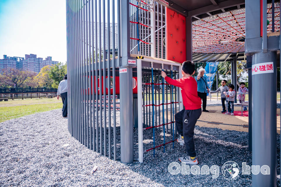 彰化市區景點〡彰化景觀公園〡扇形車庫遊戲場, 湯瑪士小火車的提茅斯機房, 兒童追風滑索, 環湖步道觀察烏龜, 親子特色遊戲場