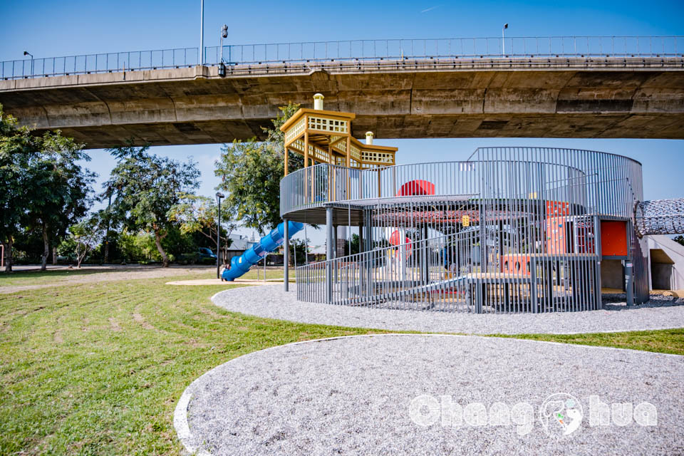 彰化市區景點〡彰化景觀公園〡扇形車庫遊戲場, 湯瑪士小火車的提茅斯機房, 兒童追風滑索, 環湖步道觀察烏龜, 親子特色遊戲場