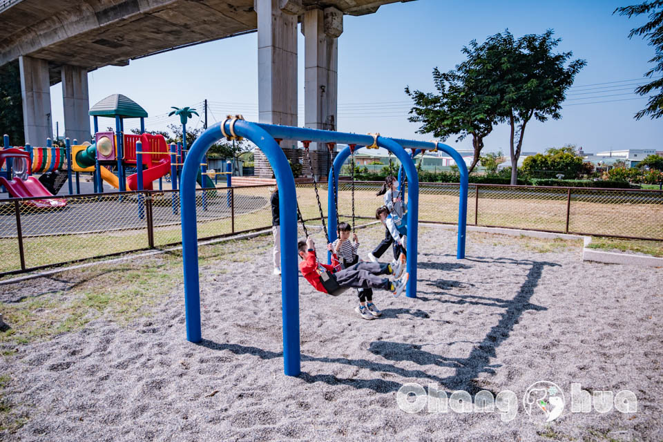 彰化市區景點〡彰化景觀公園〡扇形車庫遊戲場, 湯瑪士小火車的提茅斯機房, 兒童追風滑索, 環湖步道觀察烏龜, 親子特色遊戲場