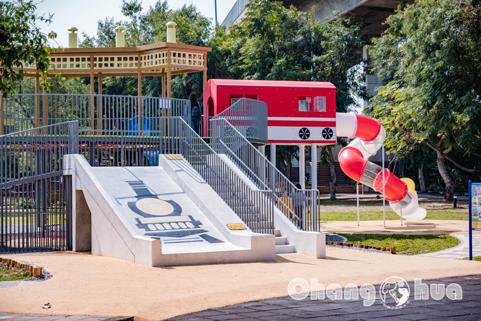 彰化市區景點〡彰化景觀公園〡扇形車庫遊戲場, 湯瑪士小火車的提茅斯機房, 兒童追風滑索, 環湖步道觀察烏龜, 親子特色遊戲場