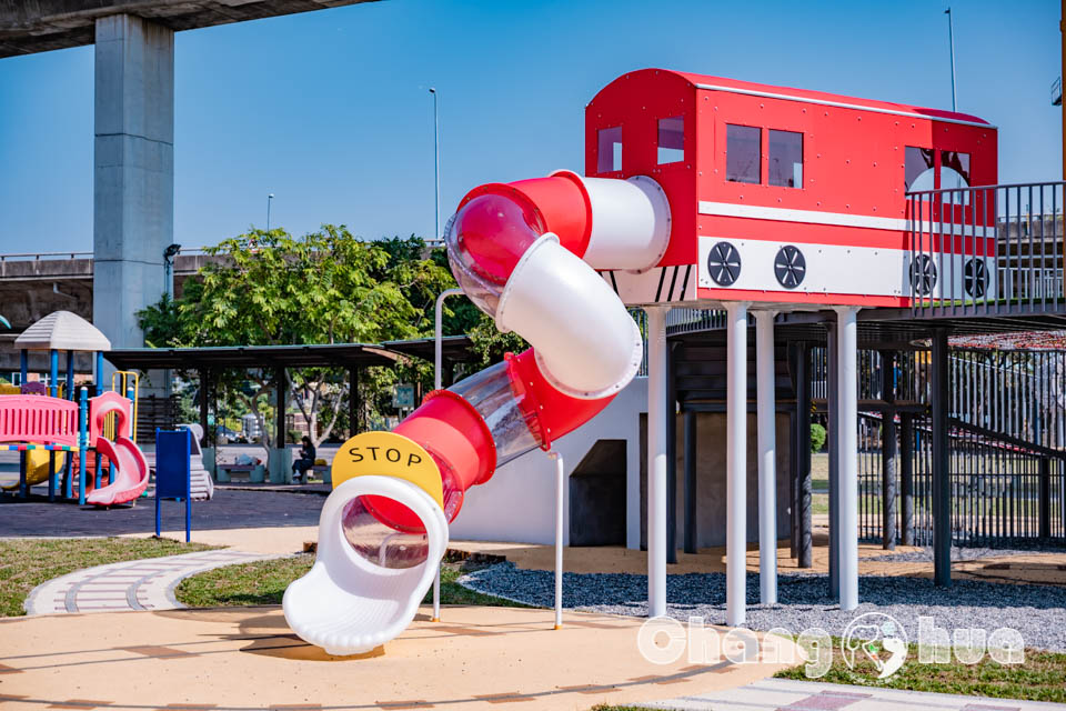 彰化市區景點〡彰化景觀公園〡扇形車庫遊戲場, 湯瑪士小火車的提茅斯機房, 兒童追風滑索, 環湖步道觀察烏龜, 親子特色遊戲場