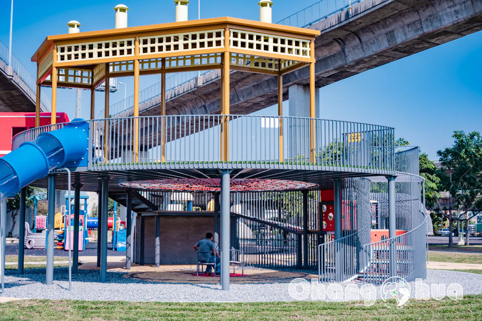 彰化市區景點〡彰化景觀公園〡扇形車庫遊戲場, 湯瑪士小火車的提茅斯機房, 兒童追風滑索, 環湖步道觀察烏龜, 親子特色遊戲場