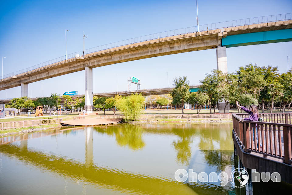 彰化市區景點〡彰化景觀公園〡扇形車庫遊戲場, 湯瑪士小火車的提茅斯機房, 兒童追風滑索, 環湖步道觀察烏龜, 親子特色遊戲場