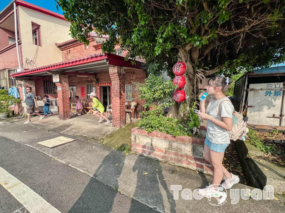 IMG_4457 桃園觀音景點〡觀新藻礁生態區〡全臺最大藻礁地形, 近距離觀察彈塗魚和螃蟹大軍, 千年藻礁認識與探索, 繪本故事說演 & 濱海伯公巡禮, 免費親子體驗活動