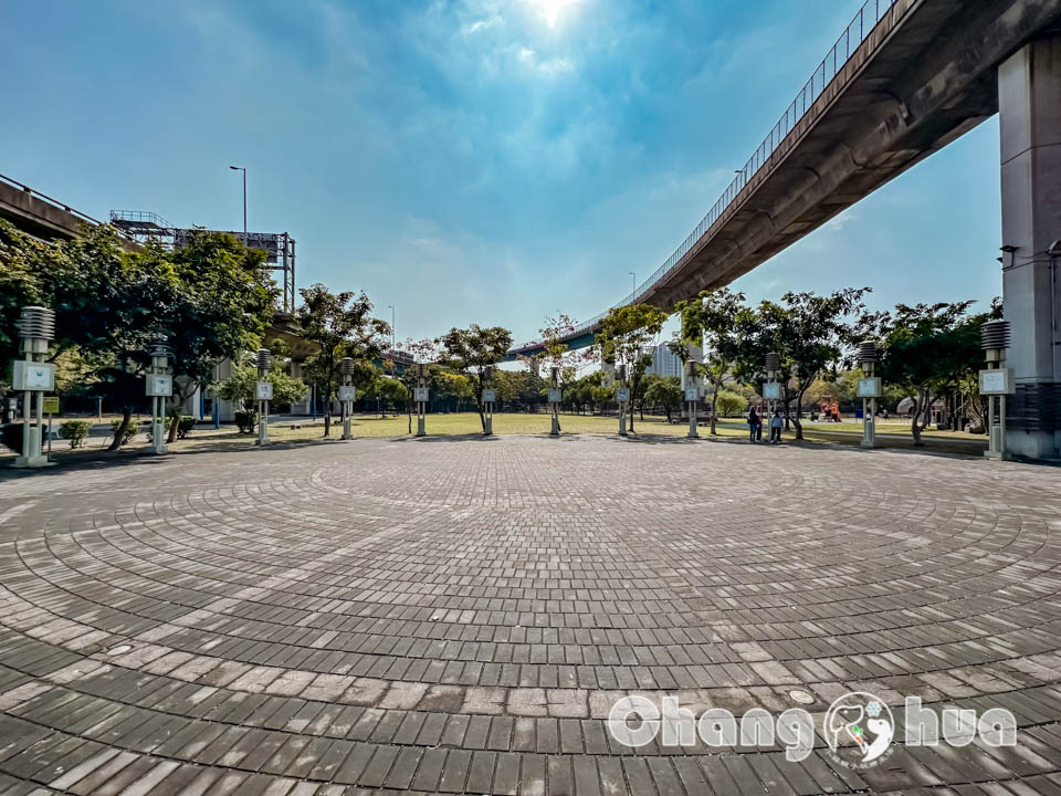 彰化市區景點〡彰化景觀公園〡扇形車庫遊戲場, 湯瑪士小火車的提茅斯機房, 兒童追風滑索, 環湖步道觀察烏龜, 親子特色遊戲場