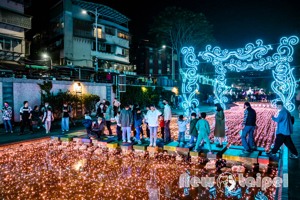 新北新莊景點〡中港大排〡2025中港大排光雕展, 光影中港神幻秘境, 光之女神的祝福與守護, 閃亮蒲公英傳遞希望, 浪漫蝴蝶瀑布驚豔全場