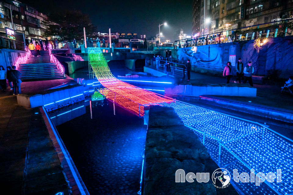 新北新莊景點〡中港大排〡2025中港大排光雕展, 光影中港神幻秘境, 光之女神的祝福與守護, 閃亮蒲公英傳遞希望, 浪漫蝴蝶瀑布驚豔全場