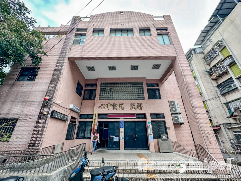 IMG_3403 新北新店景點〡福民公園〡海龜主題遊戲場, 景觀水池結合互動踩水車, 翻新公園再加一, 親子特色公園