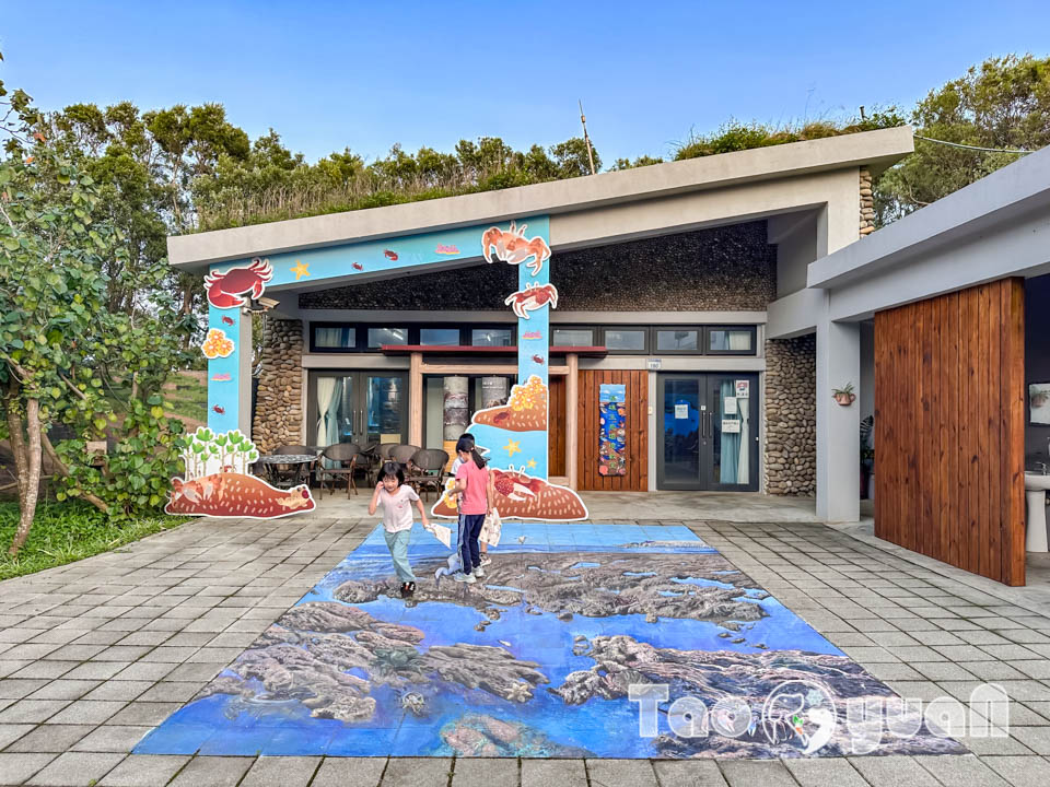 IMG_4490 桃園觀音景點〡觀新藻礁生態區〡全臺最大藻礁地形, 近距離觀察彈塗魚和螃蟹大軍, 千年藻礁認識與探索, 繪本故事說演 & 濱海伯公巡禮, 免費親子體驗活動