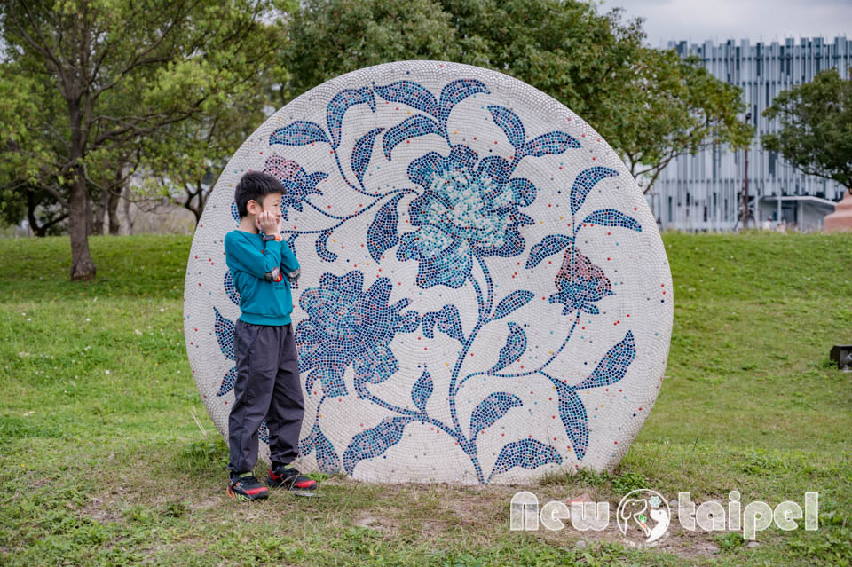 DSC_8945 新北鶯歌景點〡新北市美術館〡蘆葦叢裡的藝術基地, 館內寬敞明亮展品多元, 館外特色藝術作品集結, 親子同遊探索藝術