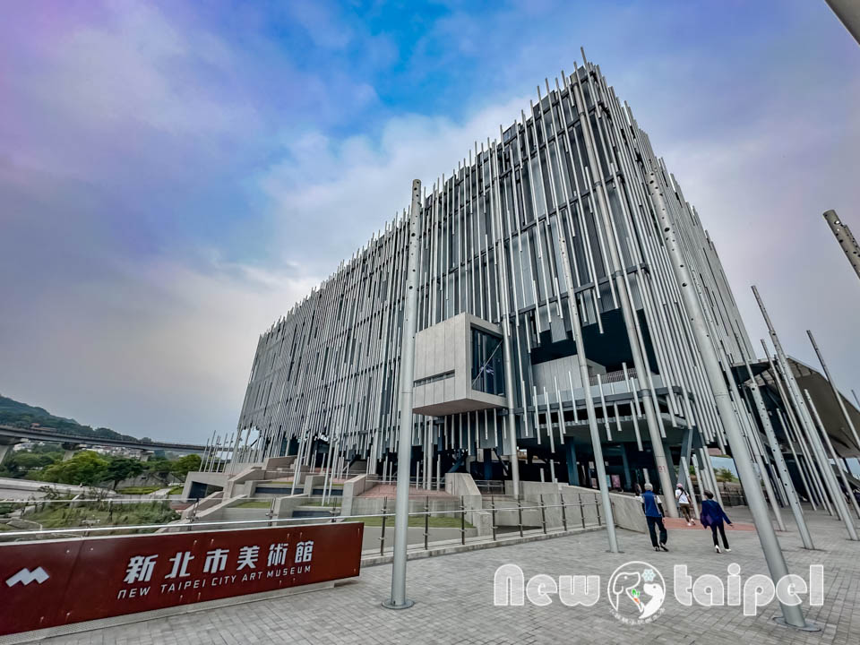 IMG_2965 新北鶯歌景點〡新北市美術館〡蘆葦叢裡的藝術基地, 館內寬敞明亮展品多元, 館外特色藝術作品集結, 親子同遊探索藝術