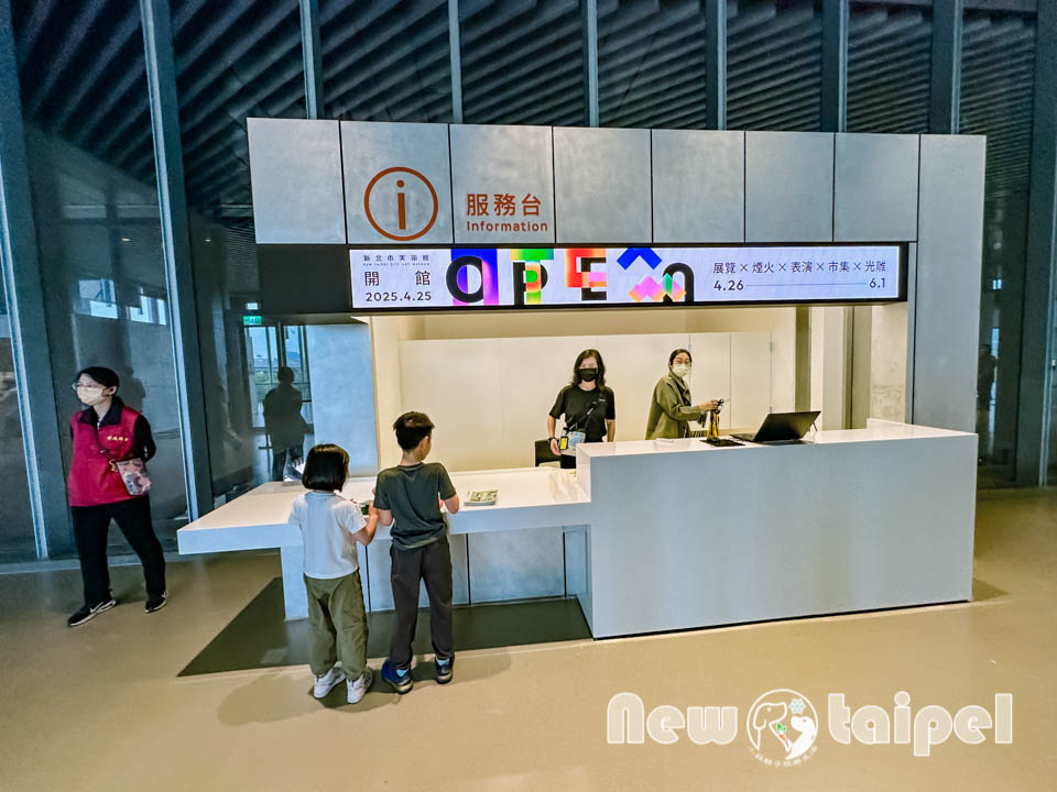 IMG_2977 新北鶯歌景點〡新北市美術館〡蘆葦叢裡的藝術基地, 館內寬敞明亮展品多元, 館外特色藝術作品集結, 親子同遊探索藝術