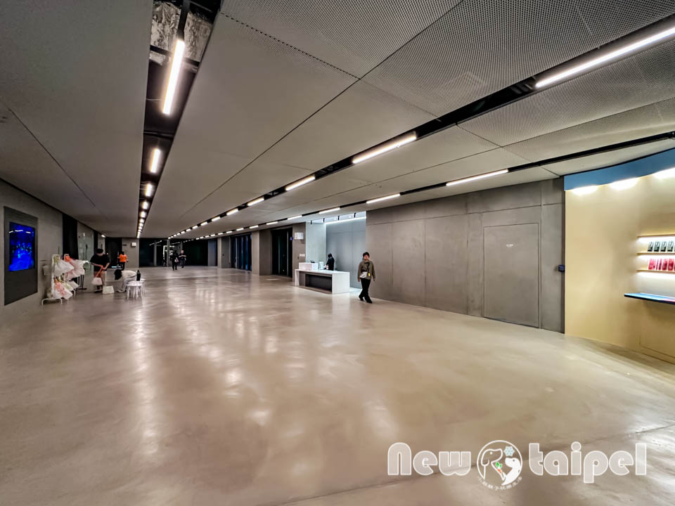 IMG_3153 新北鶯歌景點〡新北市美術館〡蘆葦叢裡的藝術基地, 館內寬敞明亮展品多元, 館外特色藝術作品集結, 親子同遊探索藝術