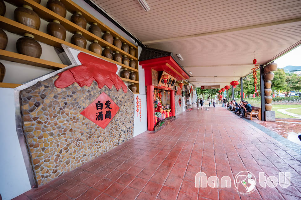 南投埔里景點〡埔里酒廠〡蛻變後的旗艦館, 引君入甕酒窖隧道, 舊地重遊探索趣, 越陳越香老景點