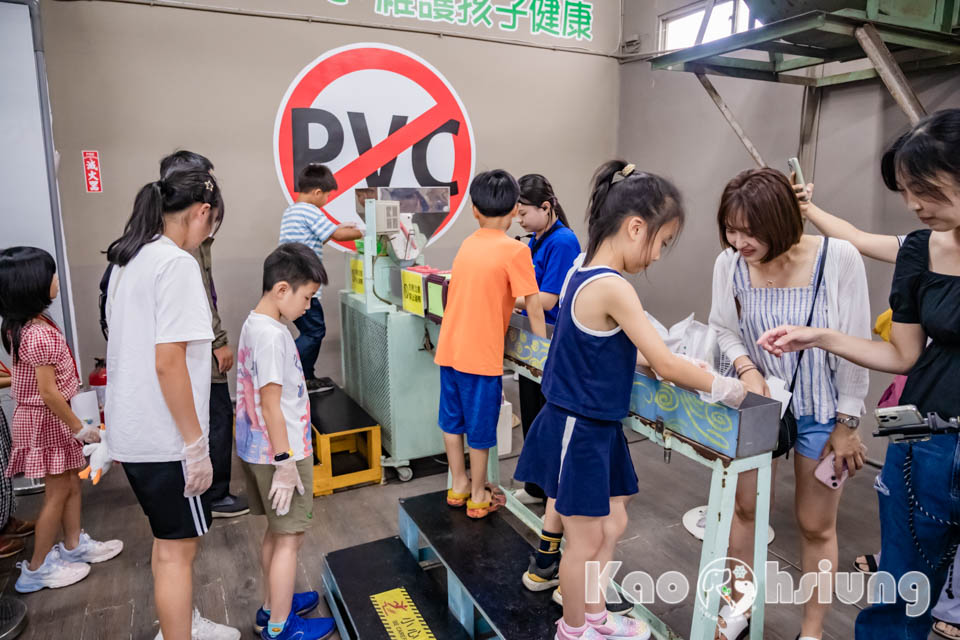 DSC_3971 高雄湖內景點〡富樂夢觀光工廠〡跟著TOTO蛙ChiChi象一起打擊PVC怪獸, 造型鉛筆盒王國, 環保無毒橡皮擦, 多款DIY體驗課程, 小巧精緻親子景點