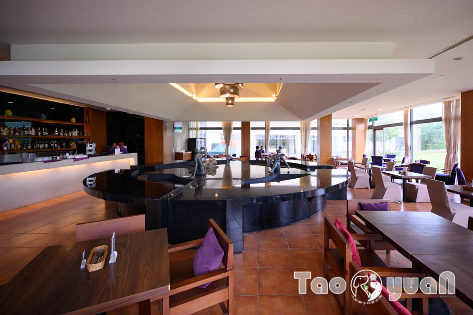 桃園中壢住宿〡南方莊園渡假飯店〡多功能戲水池加碼水療SPA, 南遊記FUN暑假闖關活動, 戶外大草坪暢玩多款遊具, 一起吧餐廳享用貴婦下午茶