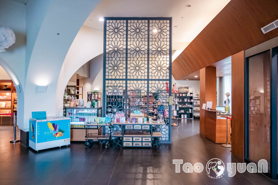 桃園中壢住宿〡南方莊園渡假飯店〡多功能戲水池加碼水療SPA, 南遊記FUN暑假闖關活動, 戶外大草坪暢玩多款遊具, 一起吧餐廳享用貴婦下午茶