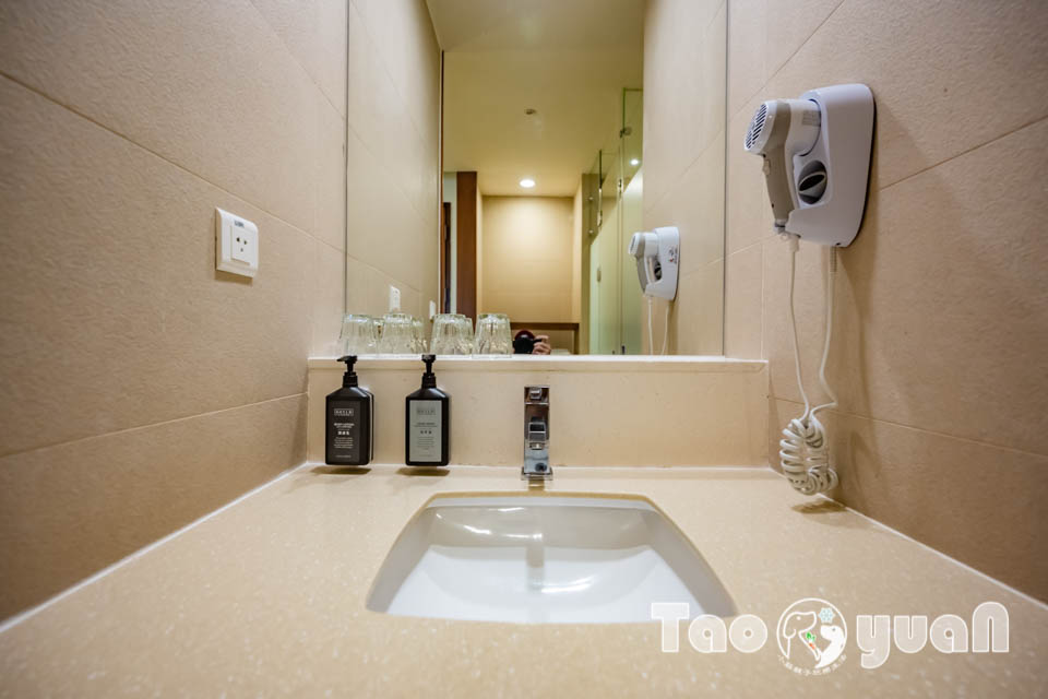 桃園中壢住宿〡南方莊園渡假飯店〡多功能戲水池加碼水療SPA, 南遊記FUN暑假闖關活動, 戶外大草坪暢玩多款遊具, 一起吧餐廳享用貴婦下午茶
