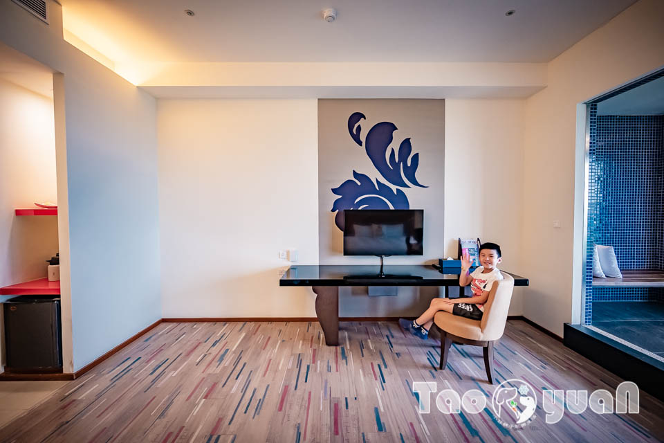 桃園中壢住宿〡南方莊園渡假飯店〡多功能戲水池加碼水療SPA, 南遊記FUN暑假闖關活動, 戶外大草坪暢玩多款遊具, 一起吧餐廳享用貴婦下午茶