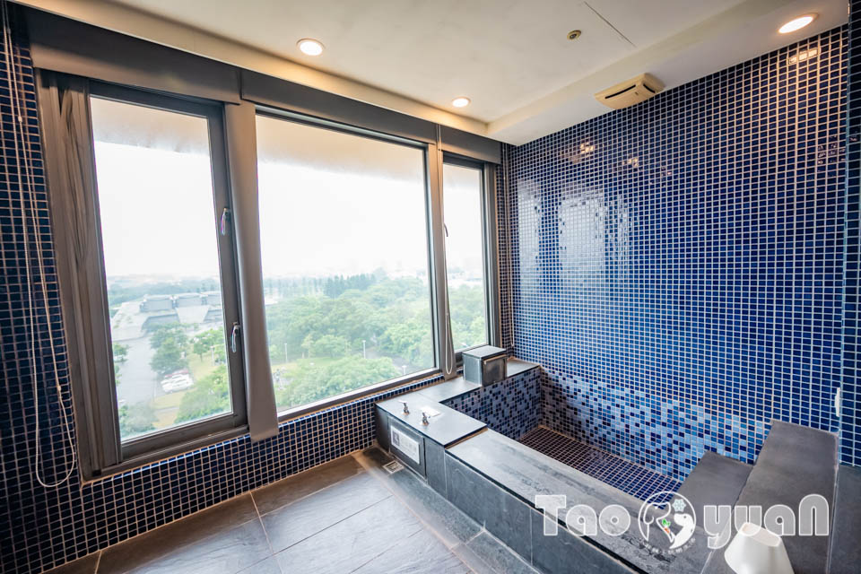 桃園中壢住宿〡南方莊園渡假飯店〡多功能戲水池加碼水療SPA, 南遊記FUN暑假闖關活動, 戶外大草坪暢玩多款遊具, 一起吧餐廳享用貴婦下午茶