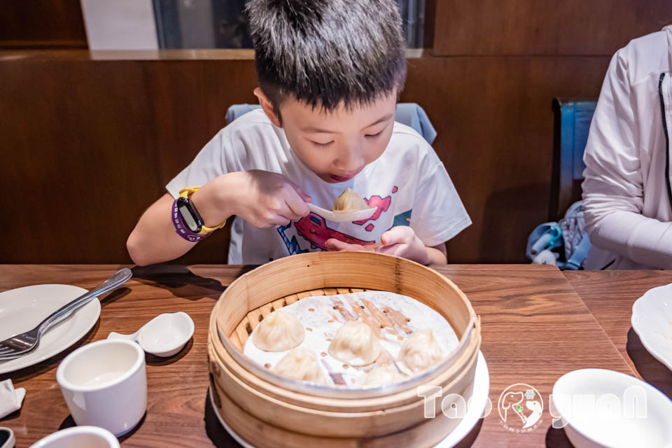 桃園中壢住宿〡南方莊園渡假飯店〡多功能戲水池加碼水療SPA, 南遊記FUN暑假闖關活動, 戶外大草坪暢玩多款遊具, 一起吧餐廳享用貴婦下午茶