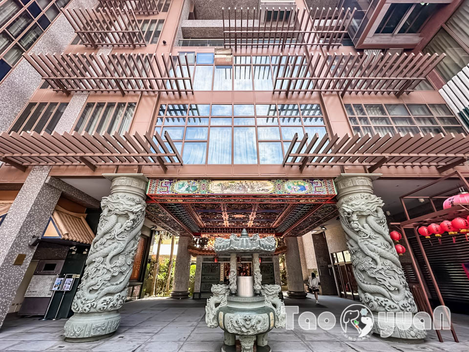 桃園市區景點〡桃園市土地公文化館〡小祠大廟老神在在, 多款活潑有趣互動裝置, 變身布袋戲與歌仔戲主角, 免費室內親子景點