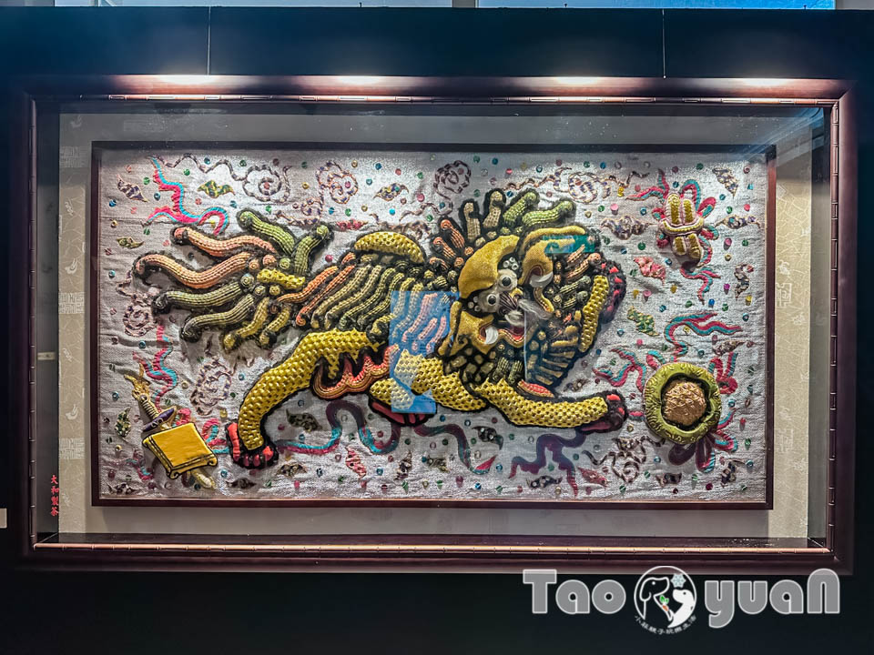 桃園市區景點〡桃園市土地公文化館〡小祠大廟老神在在, 多款活潑有趣互動裝置, 變身布袋戲與歌仔戲主角, 免費室內親子景點