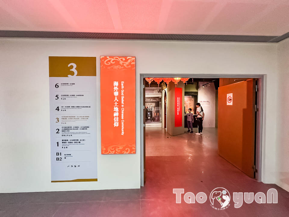 桃園市區景點〡桃園市土地公文化館〡小祠大廟老神在在, 多款活潑有趣互動裝置, 變身布袋戲與歌仔戲主角, 免費室內親子景點