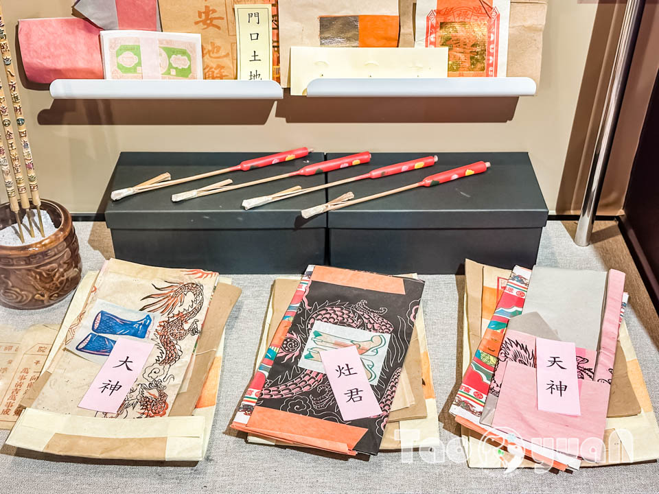 桃園市區景點〡桃園市土地公文化館〡小祠大廟老神在在, 多款活潑有趣互動裝置, 變身布袋戲與歌仔戲主角, 免費室內親子景點