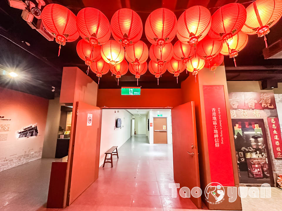 桃園市區景點〡桃園市土地公文化館〡小祠大廟老神在在, 多款活潑有趣互動裝置, 變身布袋戲與歌仔戲主角, 免費室內親子景點