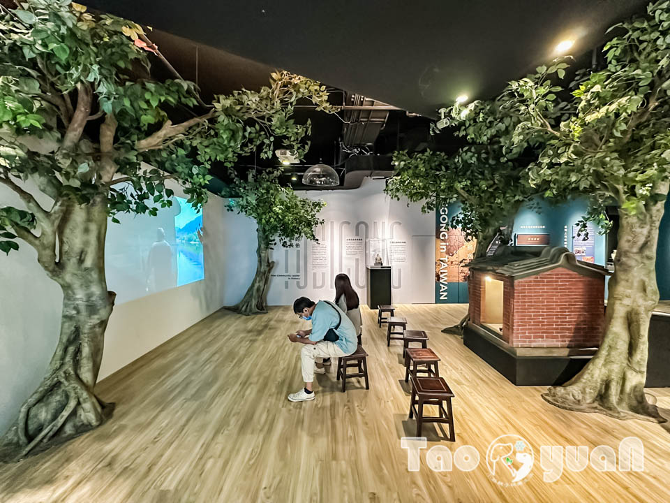 桃園市區景點〡桃園市土地公文化館〡小祠大廟老神在在, 多款活潑有趣互動裝置, 變身布袋戲與歌仔戲主角, 免費室內親子景點