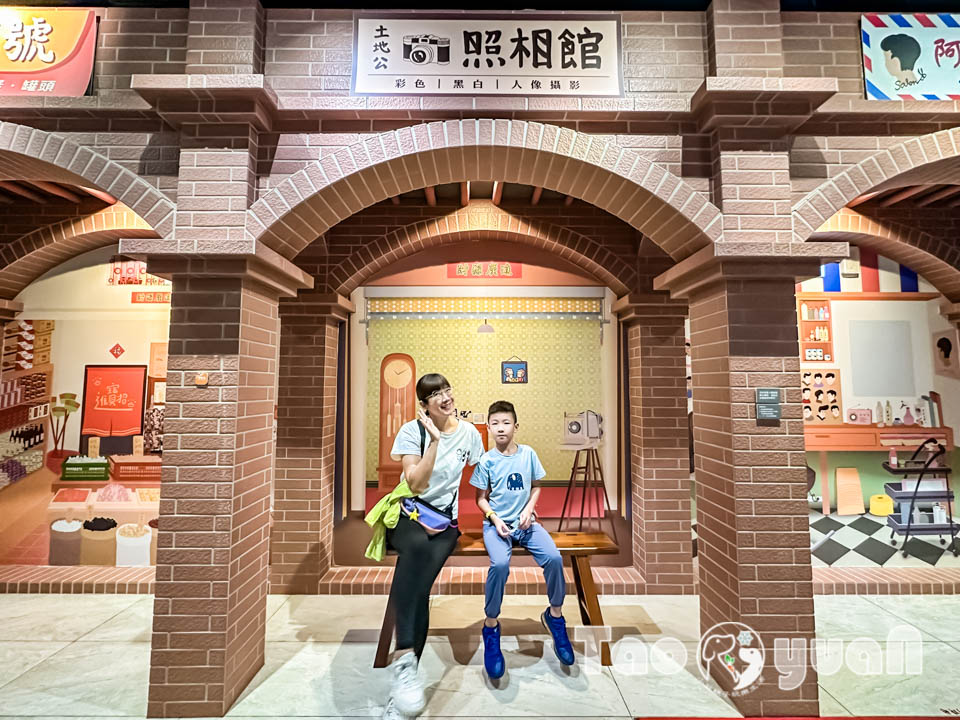 桃園市區景點〡桃園市土地公文化館〡小祠大廟老神在在, 多款活潑有趣互動裝置, 變身布袋戲與歌仔戲主角, 免費室內親子景點