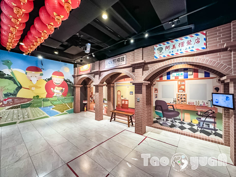 桃園市區景點〡桃園市土地公文化館〡小祠大廟老神在在, 多款活潑有趣互動裝置, 變身布袋戲與歌仔戲主角, 免費室內親子景點