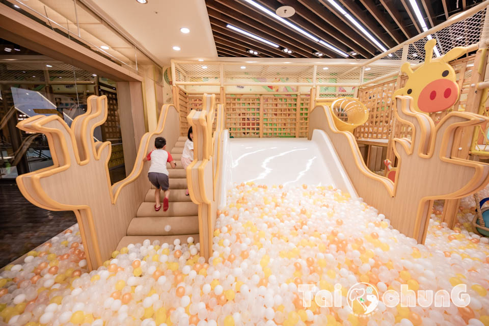 DSC_3161 台中市區景點〡樂米樂園台中北歐旗艦館, Love Me樂米樂園, 暢玩十大主題遊戲區, 皇家超市和貴婦廚房, 玩不膩的百萬球池, 600坪大空間無限時開心玩