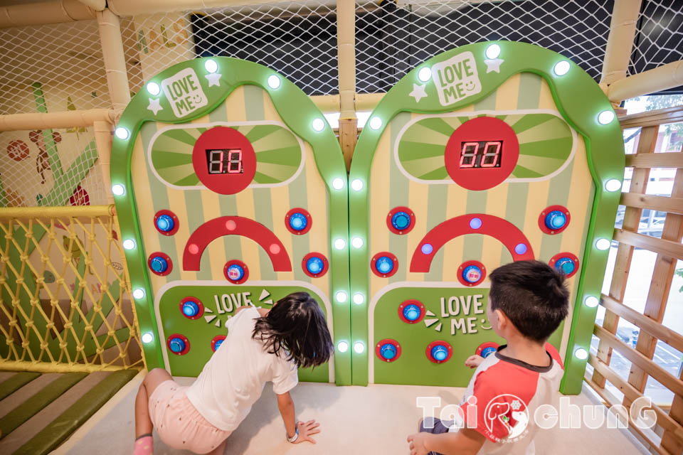 DSC_3211 台中市區景點〡樂米樂園台中北歐旗艦館, Love Me樂米樂園, 暢玩十大主題遊戲區, 皇家超市和貴婦廚房, 玩不膩的百萬球池, 600坪大空間無限時開心玩