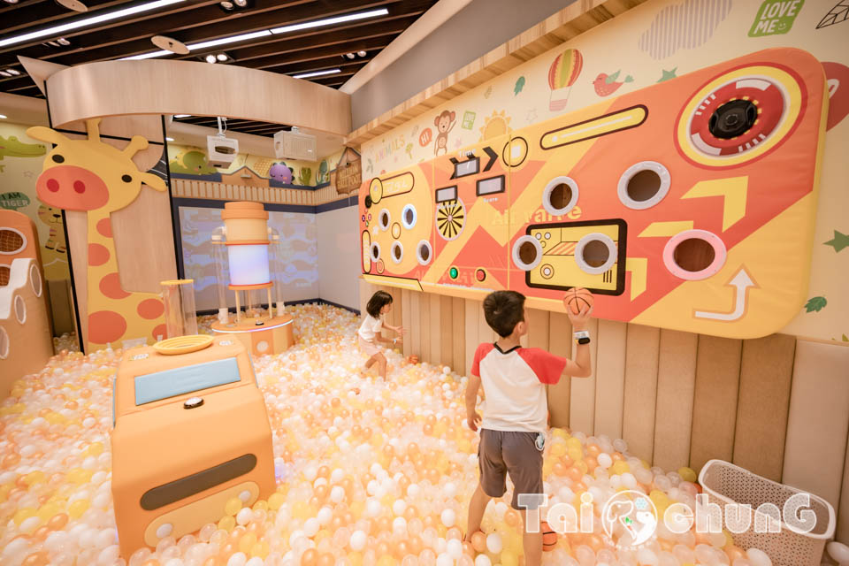 DSC_3230 台中市區景點〡樂米樂園台中北歐旗艦館, Love Me樂米樂園, 暢玩十大主題遊戲區, 皇家超市和貴婦廚房, 玩不膩的百萬球池, 600坪大空間無限時開心玩