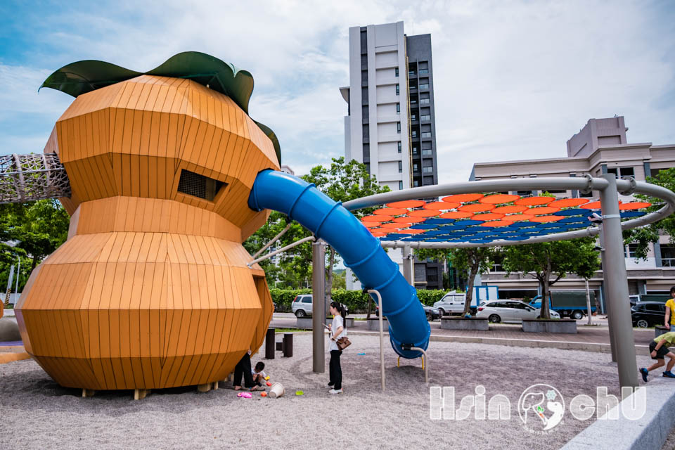 新竹新埔景點〡柿子公園〡柿餅主題遊戲場, 九降風滑索追風趣, 柿子高架日曬場變身特色遮陽棚, 蝴蝶造型公廁, 新竹水果特色公園